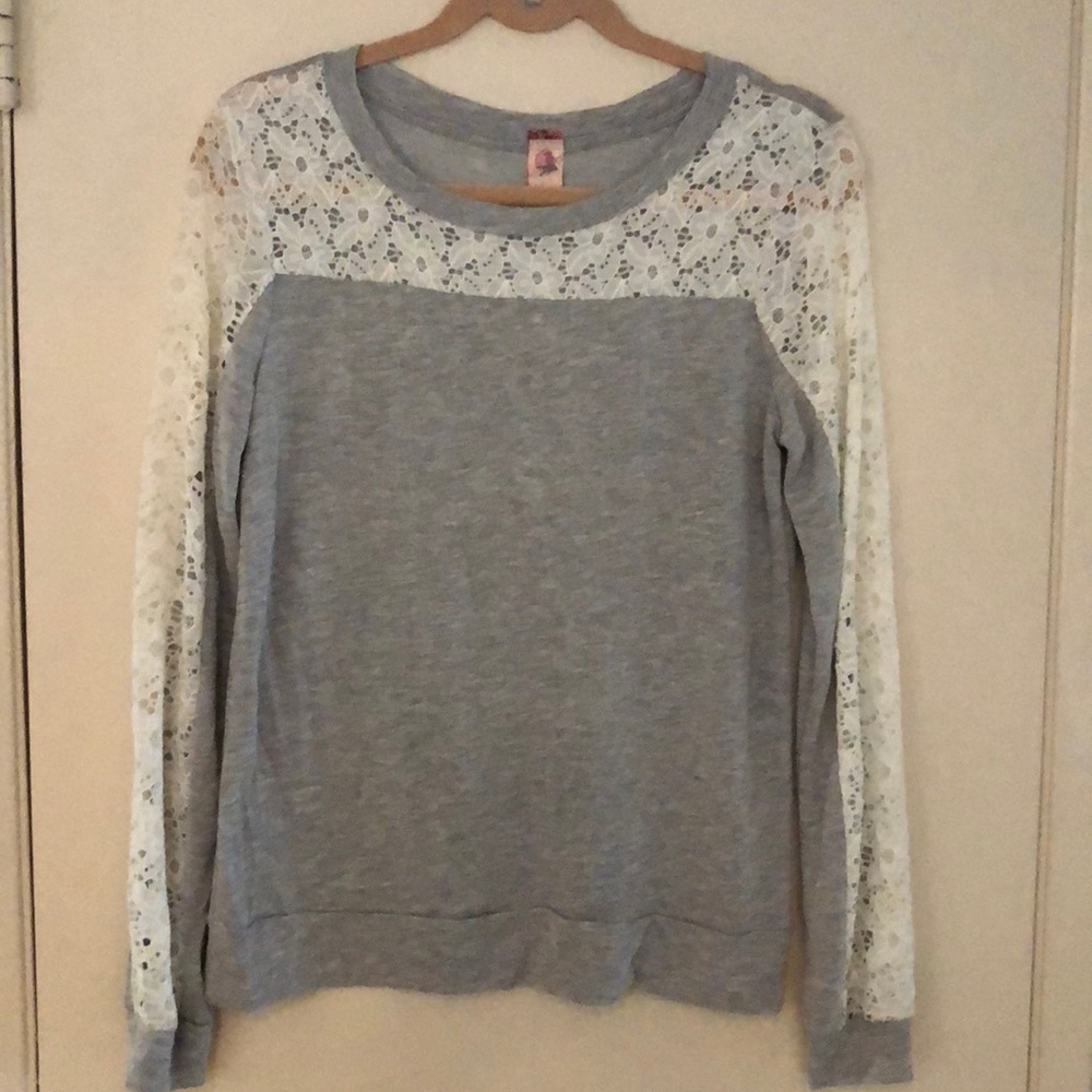 New! knit/lace soft & stretchy long sleeve knit top! Banded bottom! M